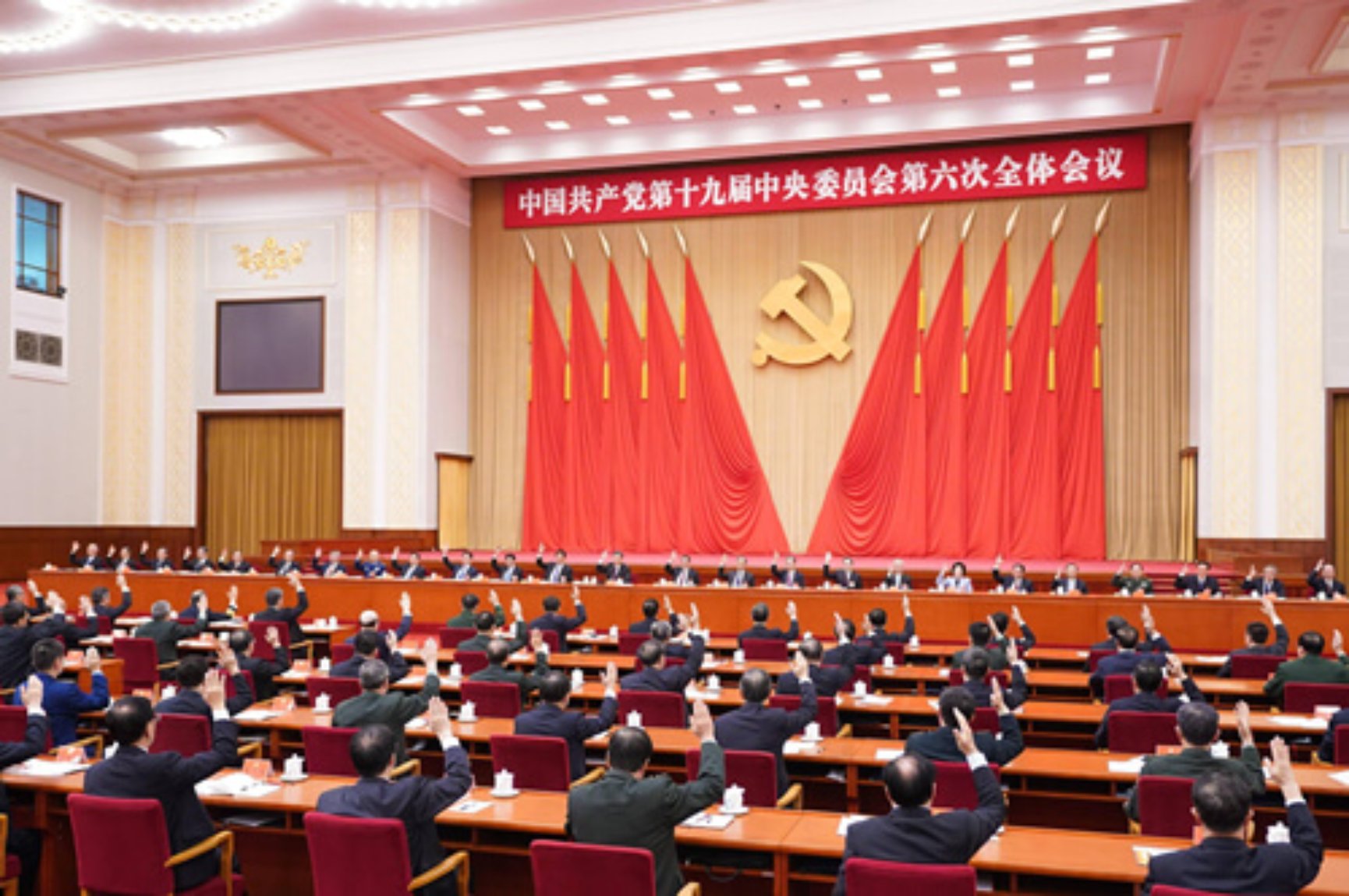 图片包含 室内, 桌子, 建筑, 椅子

描述已自动生成